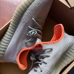 Yeezy 350 runners size 8